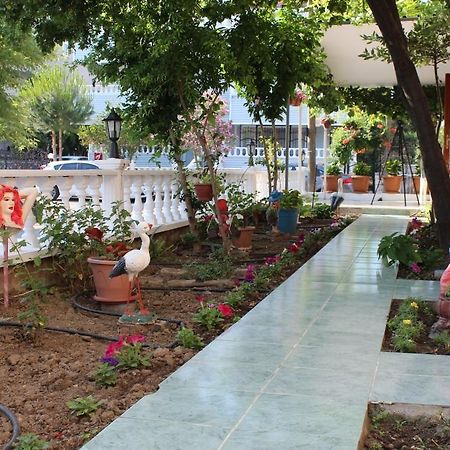 Eysan Pansiyon Akçay Exterior foto